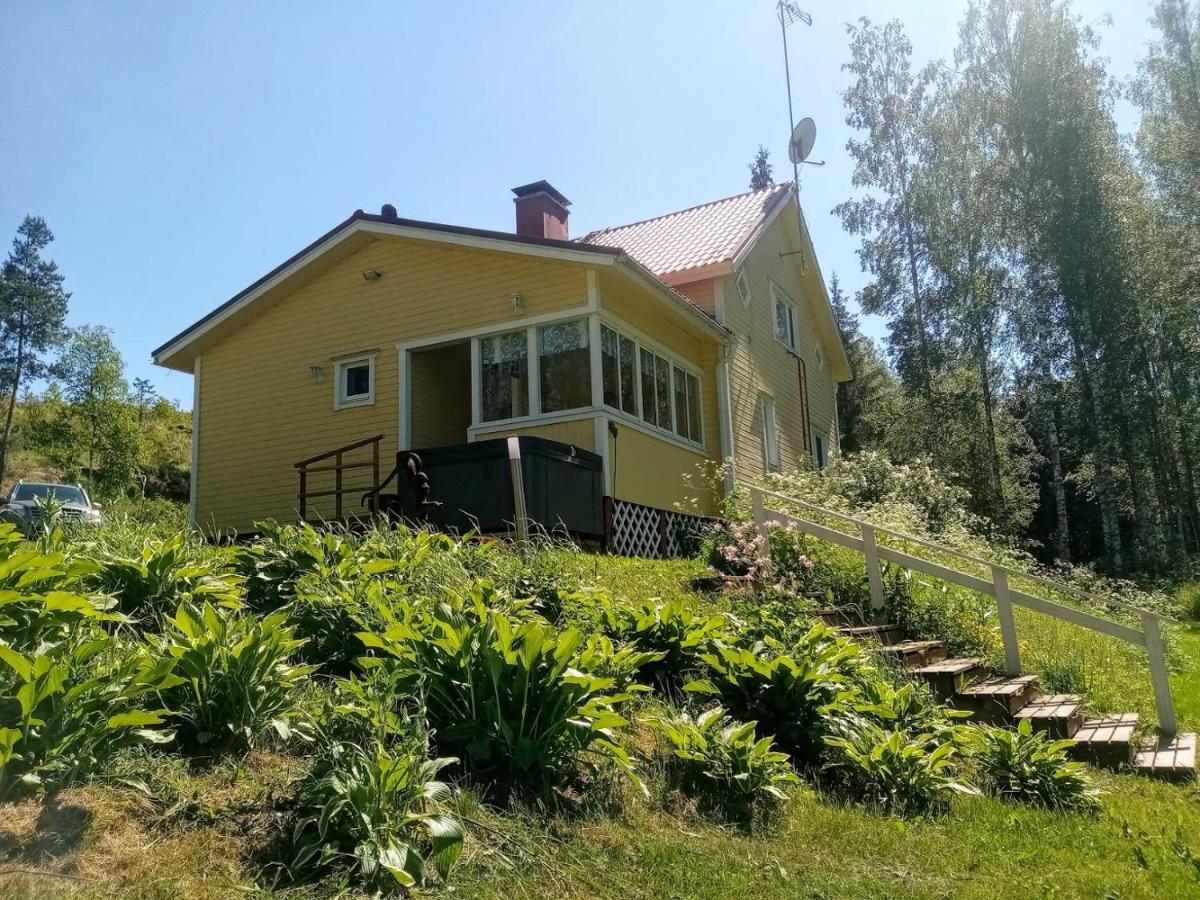 Melkoniemi Jacuzzi Niemelaeヴィラ エクステリア 写真
