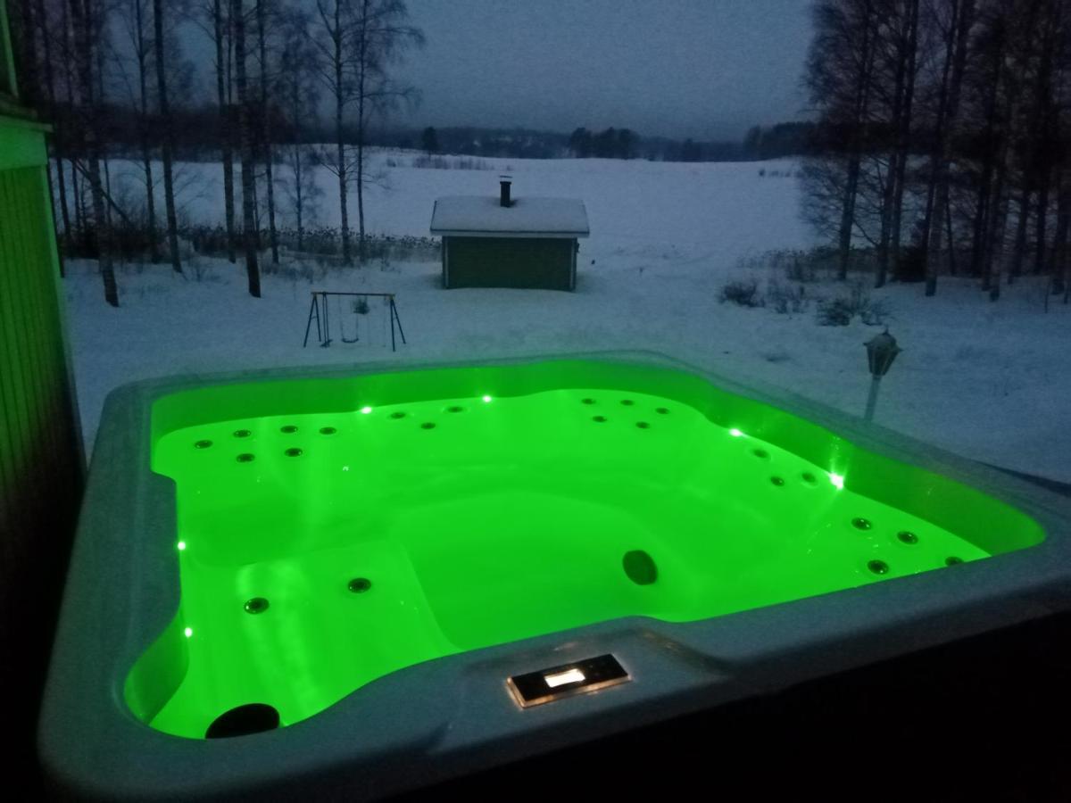 Melkoniemi Jacuzzi Niemelaeヴィラ エクステリア 写真